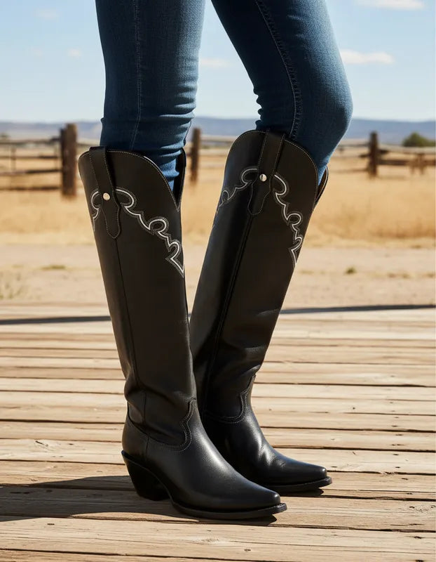 D3093 - Bota puntal alta bordado copete atanado negro