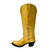 Load image into Gallery viewer, D4032 - Bota puntal kiara dorado metálico
