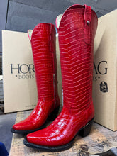 Cargar imagen en el visor de la galería, D4083 - Bota puntal kiara coco rojo

