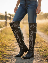 Cargar imagen en el visor de la galería, D5014 - Bota rodeo alta brasil negro pita
