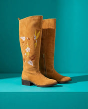Cargar imagen en el visor de la galería, D5022 - Bota oval gamuza naranja colibrí
