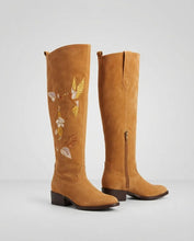 Cargar imagen en el visor de la galería, D5022 - Bota oval gamuza naranja colibrí
