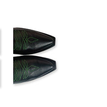 Cargar imagen en el visor de la galería, D4023 - Bota puntal kiara venado negro/verde
