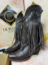 Cargar imagen en el visor de la galería, D7002 - Bota puntal de barbas venado choco

