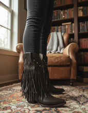 Cargar imagen en el visor de la galería, D7002 - Bota puntal de barbas venado choco
