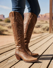 Cargar imagen en el visor de la galería, D9005 - Bota puntal canela arena
