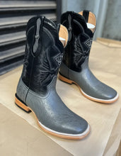 Cargar imagen en el visor de la galería, EB2003 - Bota bulldog panza avestruz gris
