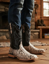 Cargar imagen en el visor de la galería, EB4001 - Bota bulldog pitón natural
