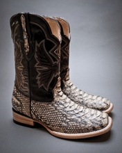 Cargar imagen en el visor de la galería, EB4004 - Bota bulldog pitón café claro
