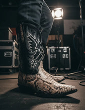 Cargar imagen en el visor de la galería, ECH3001 - Bota puntal chihuahua pitón natural
