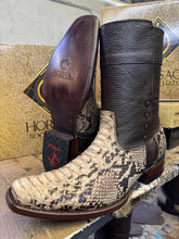 Cargar imagen en el visor de la galería, ED3002 - Bota dubai casual estribo pitón café claro
