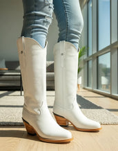 Cargar imagen en el visor de la galería, ELD1015 - Bota oval rossina venado blanco
