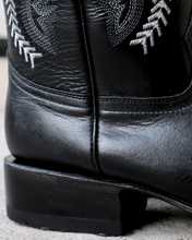 Cargar imagen en el visor de la galería, ELH1008 - Bota bulldog de cuero merlín negro
