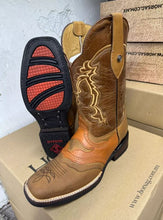 Load image into Gallery viewer, ELH1009 - Bota rodeo antifaz de hule crazy oro/cajeta
