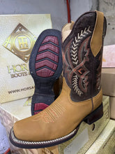 Cargar imagen en el visor de la galería, ELH1014 - Bota rodeo TB flechas crazy oro
