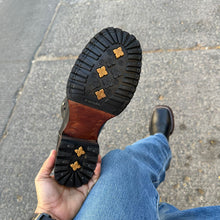 Load image into Gallery viewer, H1013 - Bota bulldog doble vida merlín negro suela media vida tachón

