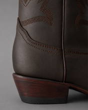 Cargar imagen en el visor de la galería, H1031 - Bota chihuahua de cuero crazy choco
