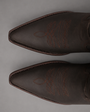 Cargar imagen en el visor de la galería, H1031 - Bota chihuahua de cuero crazy choco
