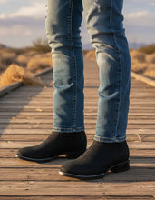 Load image into Gallery viewer, H2064 - Botín bulldog con ringle nubuck negro
