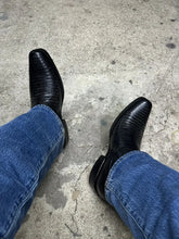 Load image into Gallery viewer, H3072 - Bota dubai casual clon lizard armadillo negro
