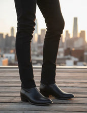 Cargar imagen en el visor de la galería, H4012 - Bota oval casual con cierre glasee negro
