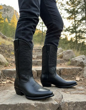 Cargar imagen en el visor de la galería, H6003 - Bota oval bordada atanado negro
