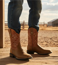 Cargar imagen en el visor de la galería, H7003 - Bota bulldog hule crazy oro/cajeta
