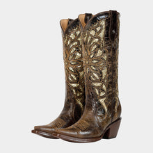 Cargar imagen en el visor de la galería, D4011 - Bota puntal láser con estoperoles desierto choco
