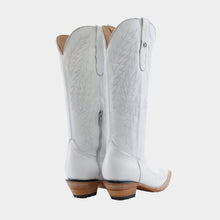 Cargar imagen en el visor de la galería, D8004 - Bota puntal kiara grizzly blanco
