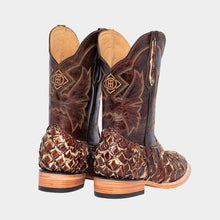 Cargar imagen en el visor de la galería, EB9002 - Bota bulldog pescado pirarucú café exótico

